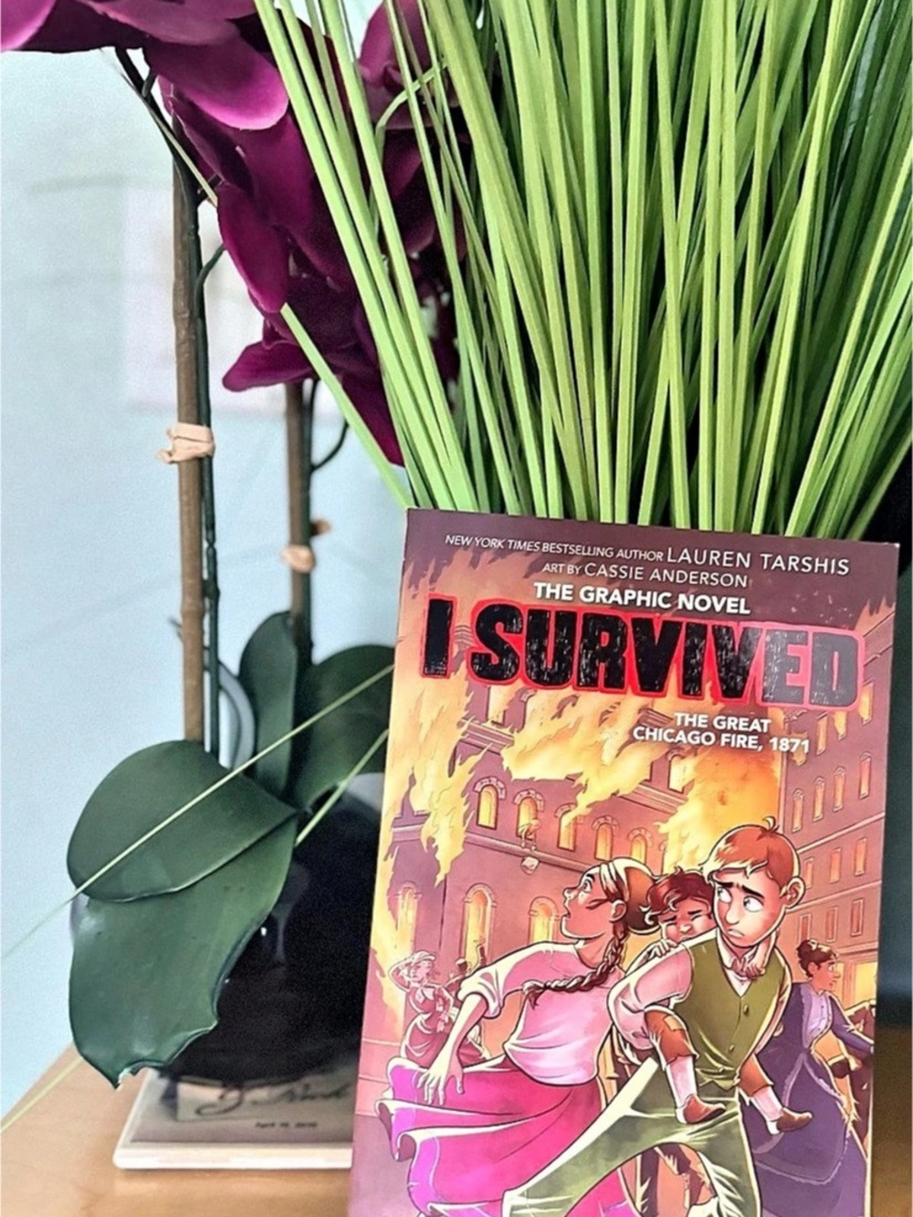 Scholastic I Survived the Great Chicago Fire, 1871 (I Survived Graphic Novel #7)
